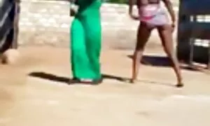 در اولین ادرس کانال فیلم سوپر تماس ، دارسی تایلر با عجله به لعنتی رسید