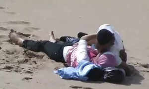 مقعد زیبا با زیبایی جوان در کانال عکس سکسی پاشنه پا